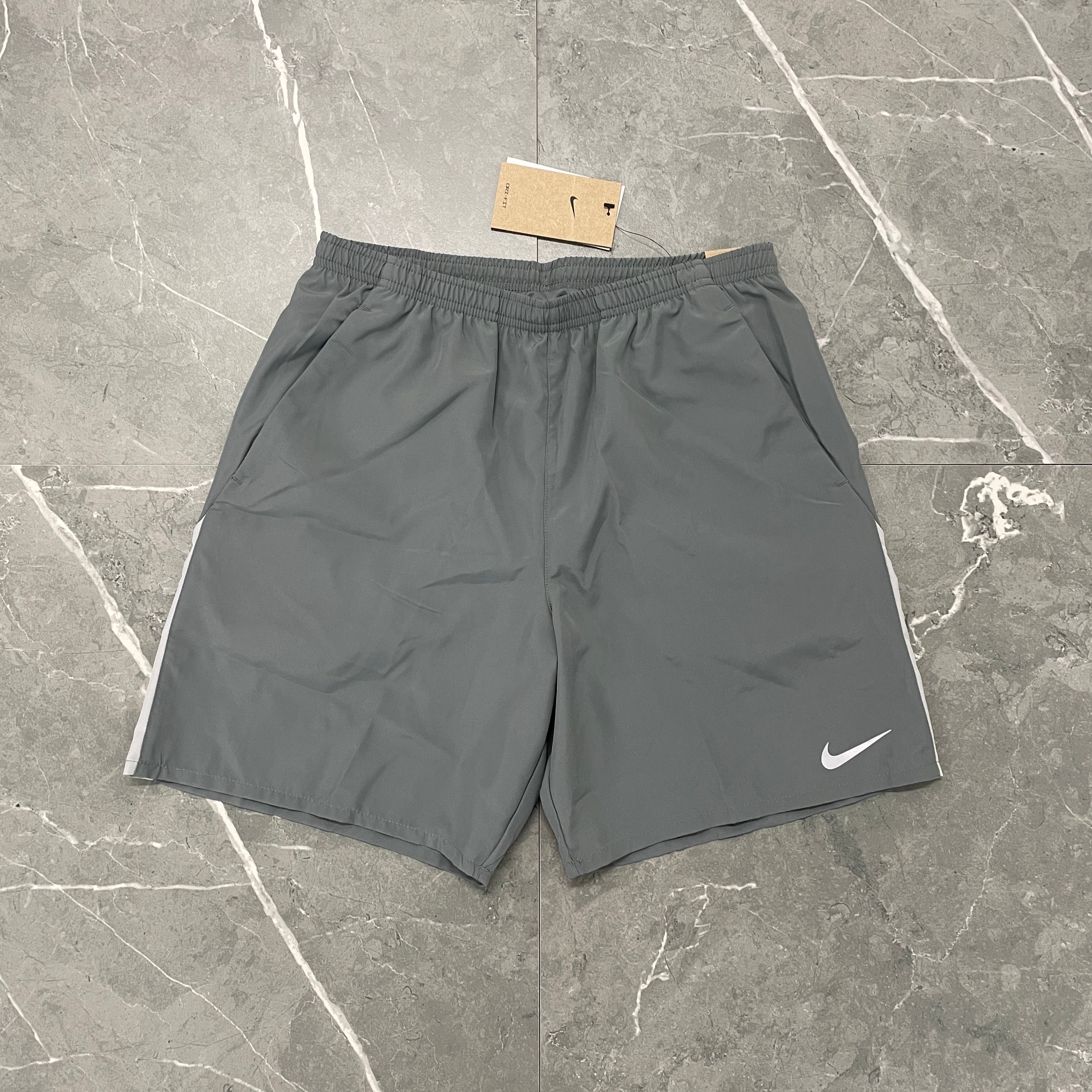 Nike 7” Challenger Shorts - Grey/Light Grey